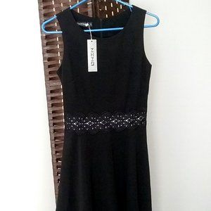 Black sleeveless dress,